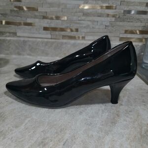 AEROSOLES Shiny Black Heels